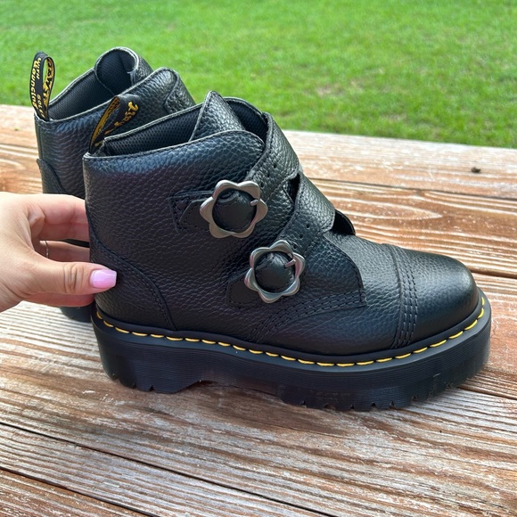 Dr. Martens Devon Flower Black Milled Nappa Boots Women Size 8 - Picture 2 of 9